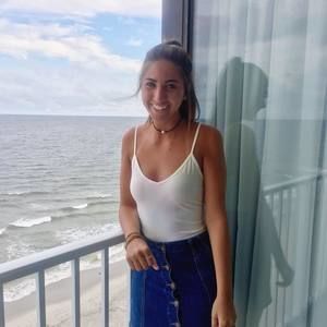 Meet your Posher, Alexis